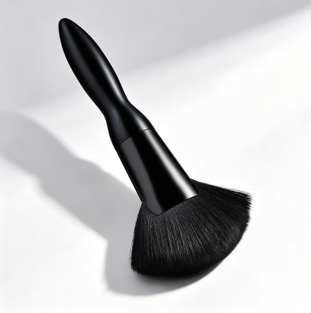 Fan-Shaped Highlighter Makeup Brush