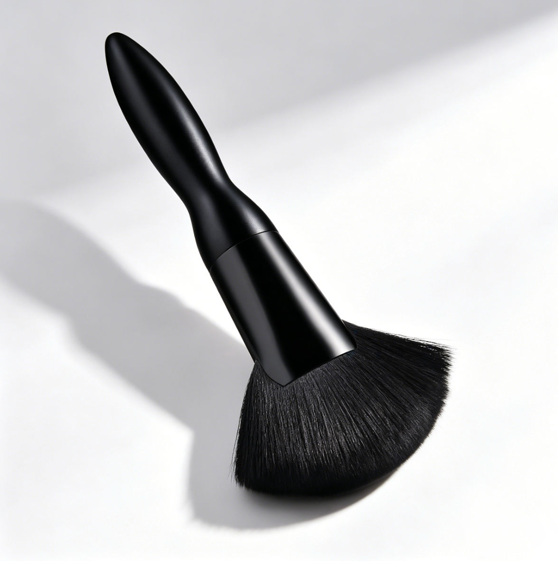 Fan-Shaped Highlighter Makeup Brush